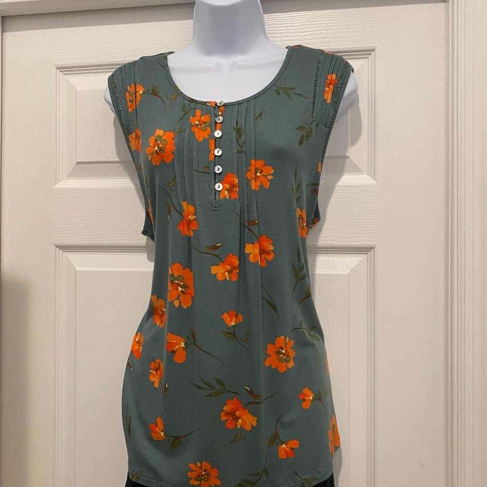 Daniel Rainn Button Pleat Detail Knit Top